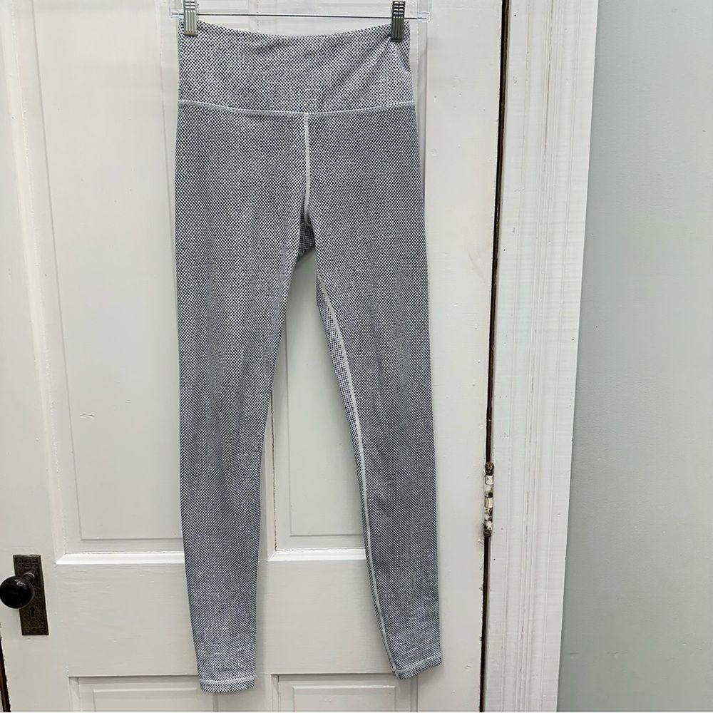 Zyia Active navy white leggings women's 4 these feel amazing!‎ so smooth!